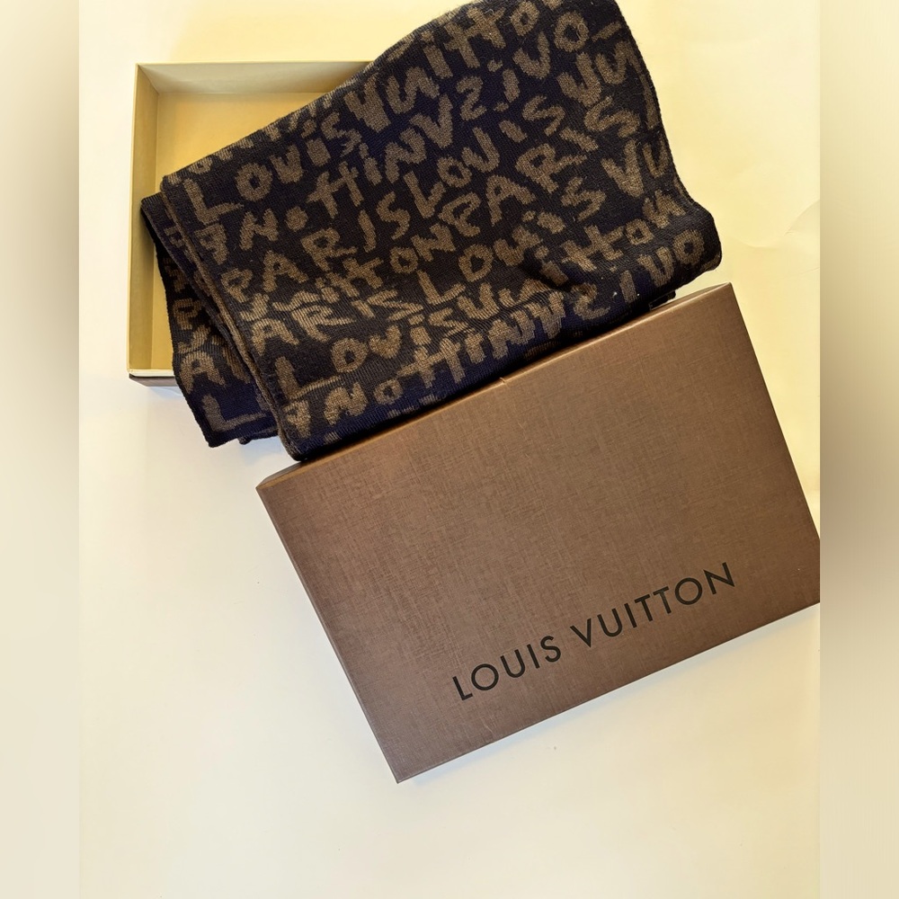 LOUIS VUITTON graffiti monogram scarf